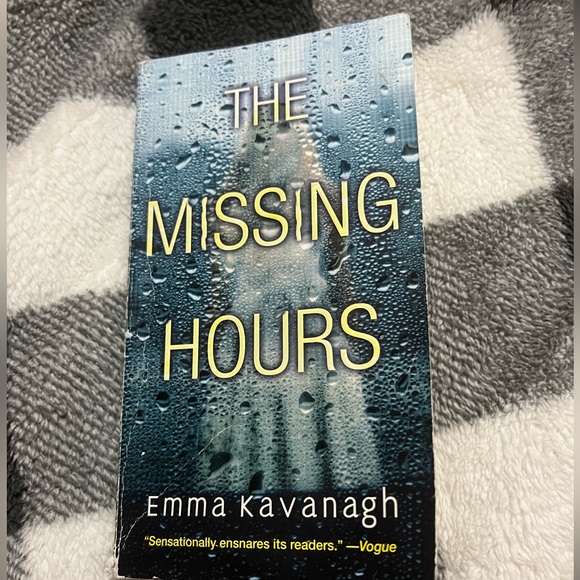 The Missing Hours by Emma Kavanagh - Paperback Book - Picture 1 of 4